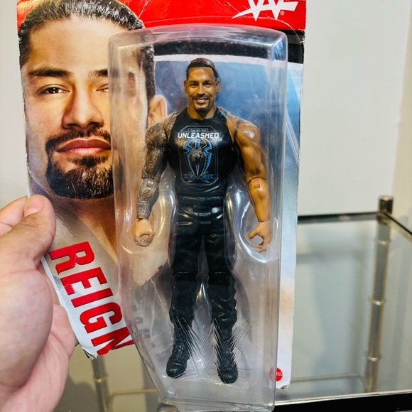 WWE Wrestling Series 105 Roman Reigns Action Figure - Picture 7 of 7